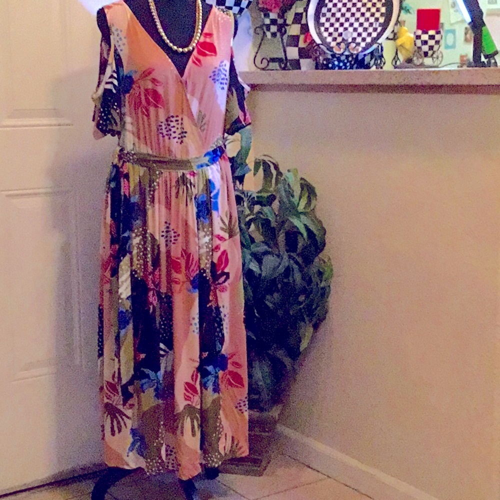 BLOOMCHIC” design, size 14-16💕🦋🌸